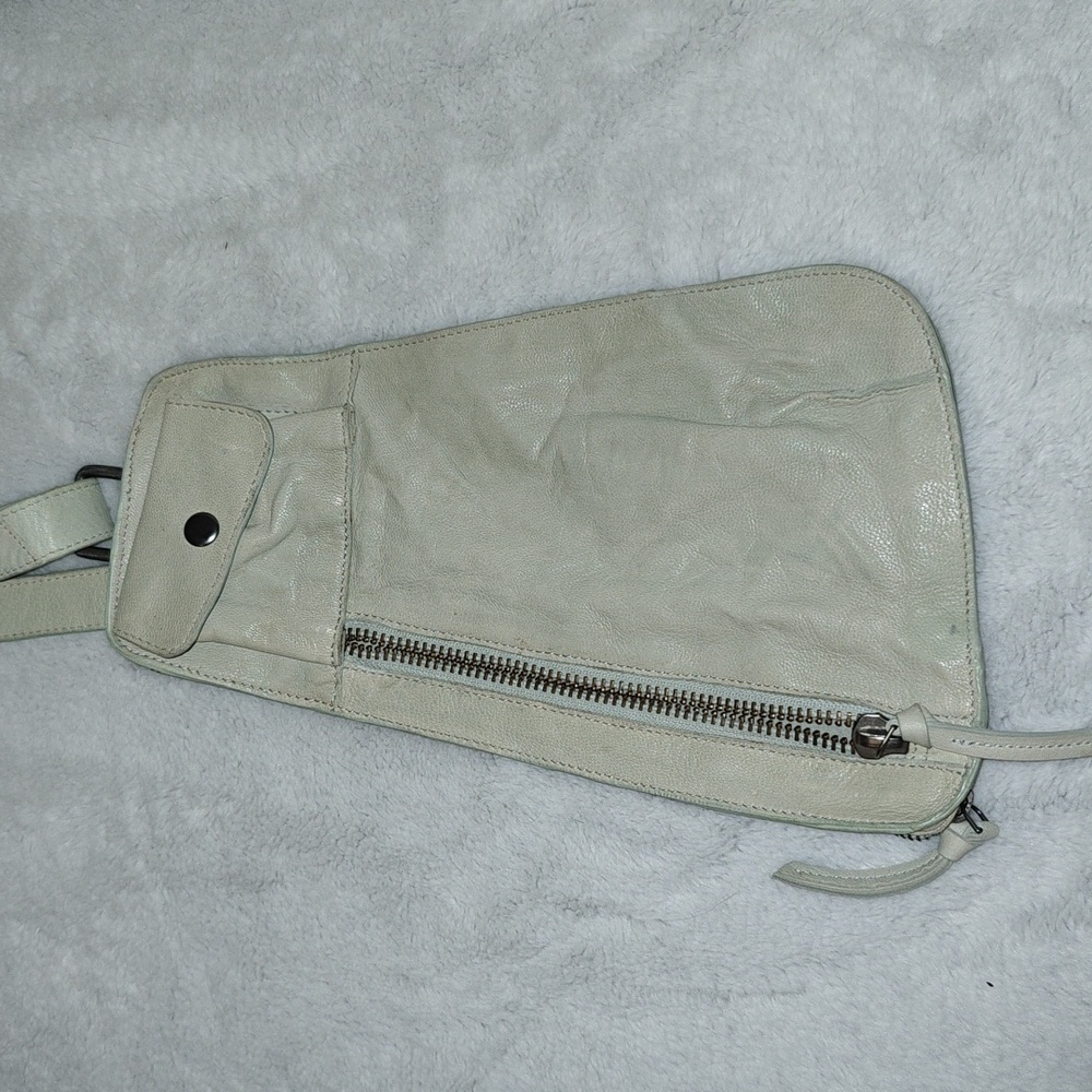Free people Crossbody "Jagger" Leather Bag, very light green color - Picture 3 of 7